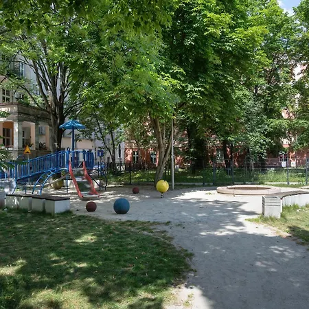 Komfortowy Apartament Blisko Rzeki We Wroclawiu Z Biurkiem I Wanna By Renters Apartman