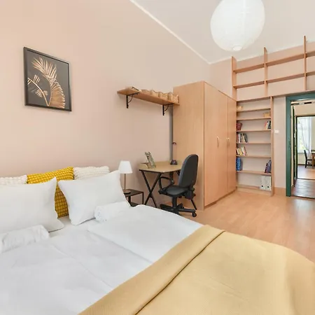 Komfortowy Apartament Blisko Rzeki We Wroclawiu Z Biurkiem I Wanna By Renters Appartement