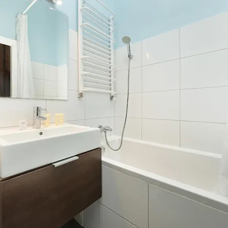 Appartement Komfortowy Apartament Blisko Rzeki We Wroclawiu Z Biurkiem I Wanna By Renters Wrocław
